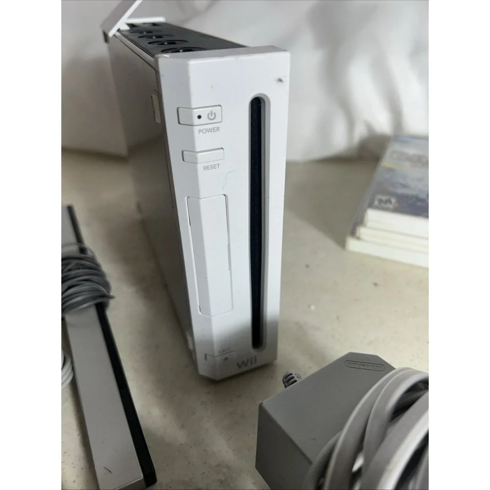 Nintendo Wii Bundle With 3 Games No Controller